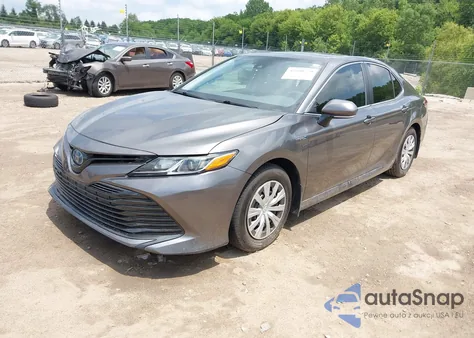2020 Toyota Camry Le Hybrid z USA, uszkodzony, nr VIN 4T1E31AK2LU520910